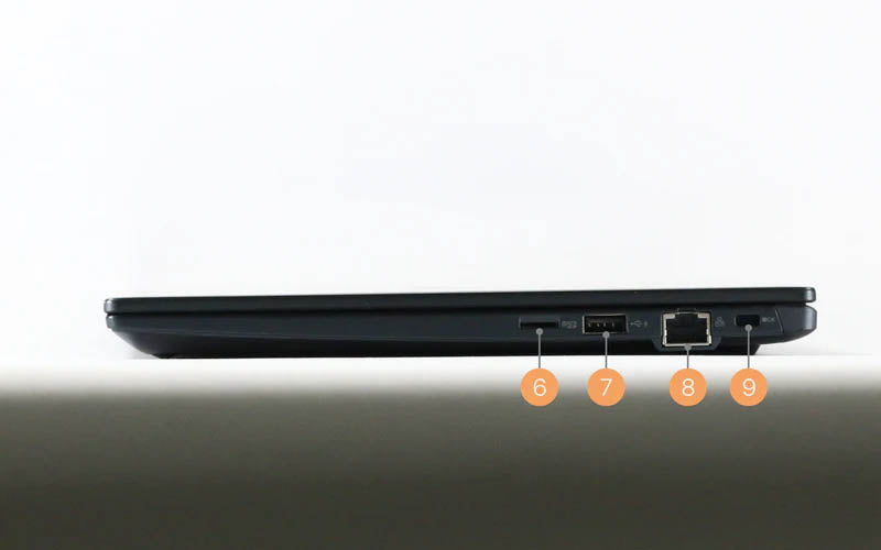 Toshiba Dynabook G83 HV - 本体右側面の接続ポート・インターフェース