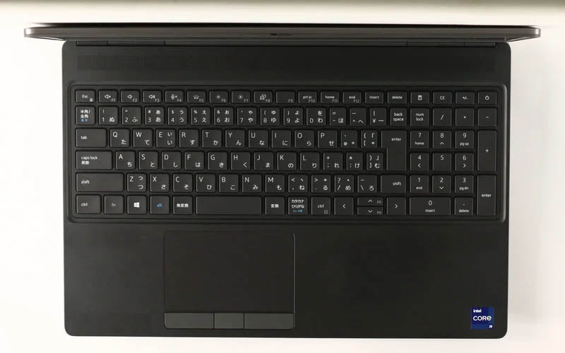 DELL Precision 7560は、日本語キーボードと日本語タッチパッドを搭載しています。