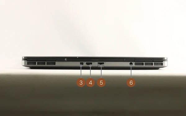 HP ProBook 450 G8 - ポートとインターフェースは本体背面に配置されています。