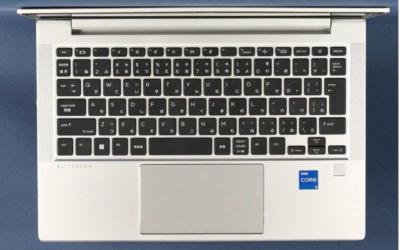 HP EliteBook 630 G10は、日本語キーボードと日本語タッチパッドを搭載しています。