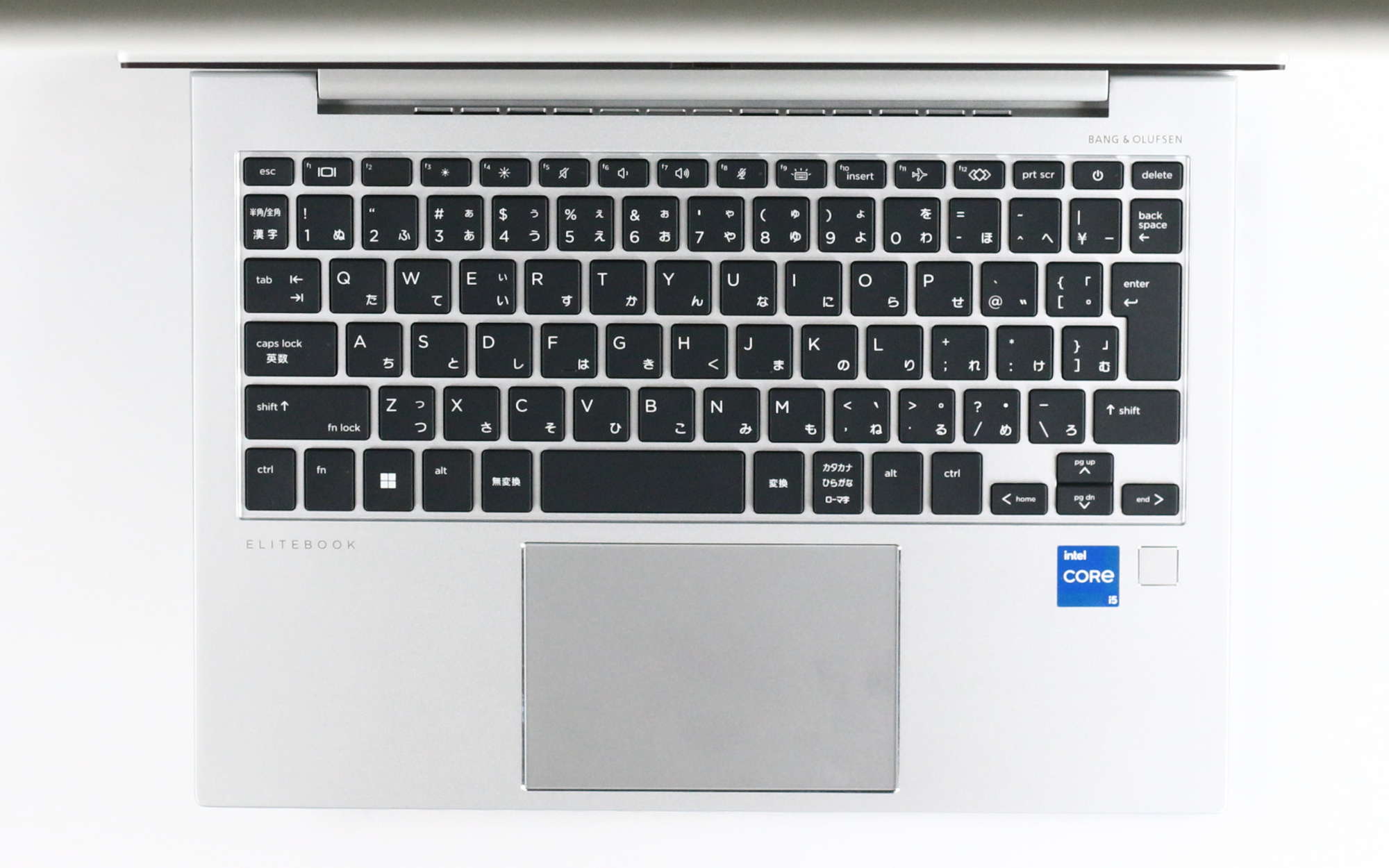 HP EliteBook 830 G9は、日本語キーボードと日本語タッチパッドを搭載しています。