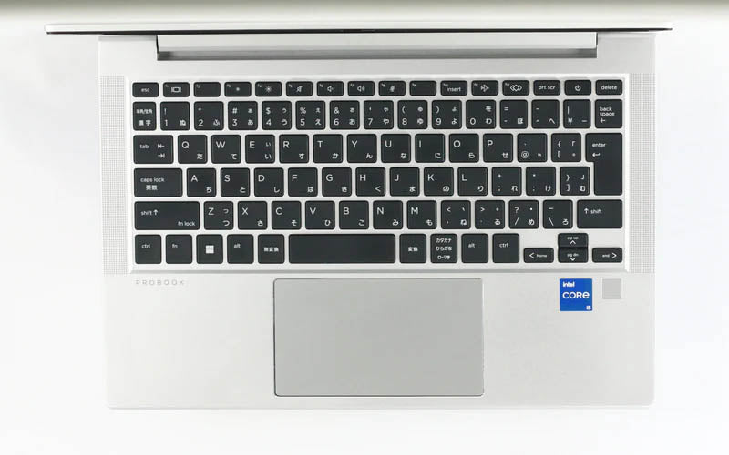 HP ProBook 430 G8は、日本語キーボードと日本語タッチパッドを搭載しています。