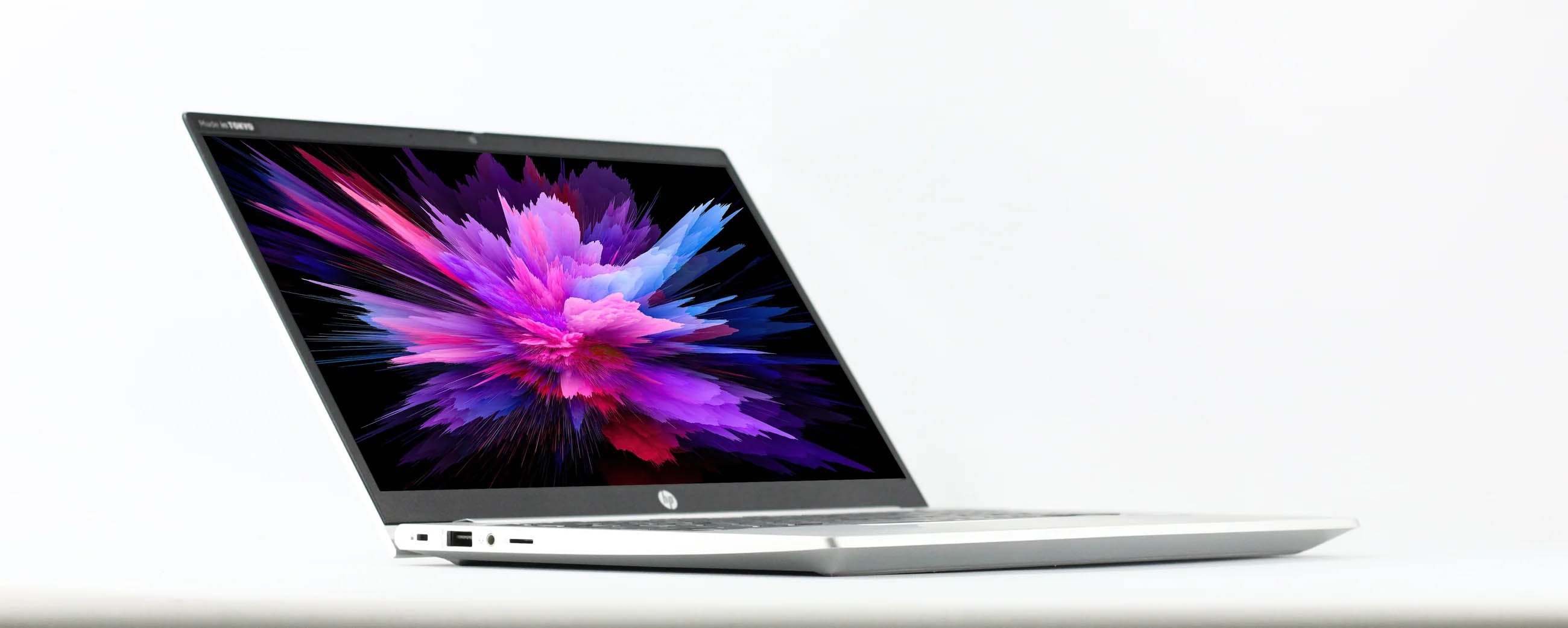 HP ProBook 430 G8 - 薄型軽量ボディと快適なタイピング設計を可能にするチルトアップヒンジ