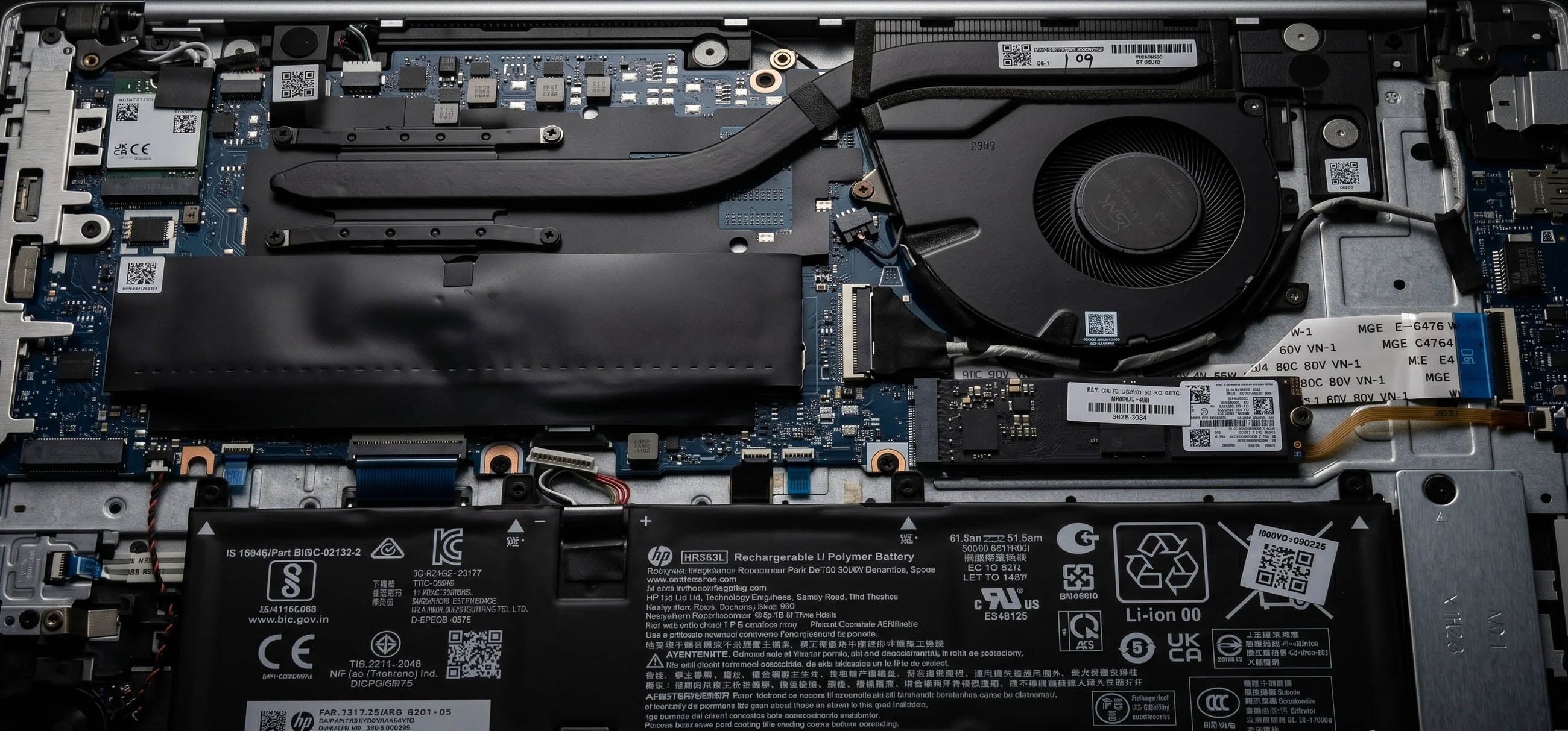 HP ProBook 450 G10 - 内部のパーツ構造・優れた冷却ファンと大容量バッテリー搭載