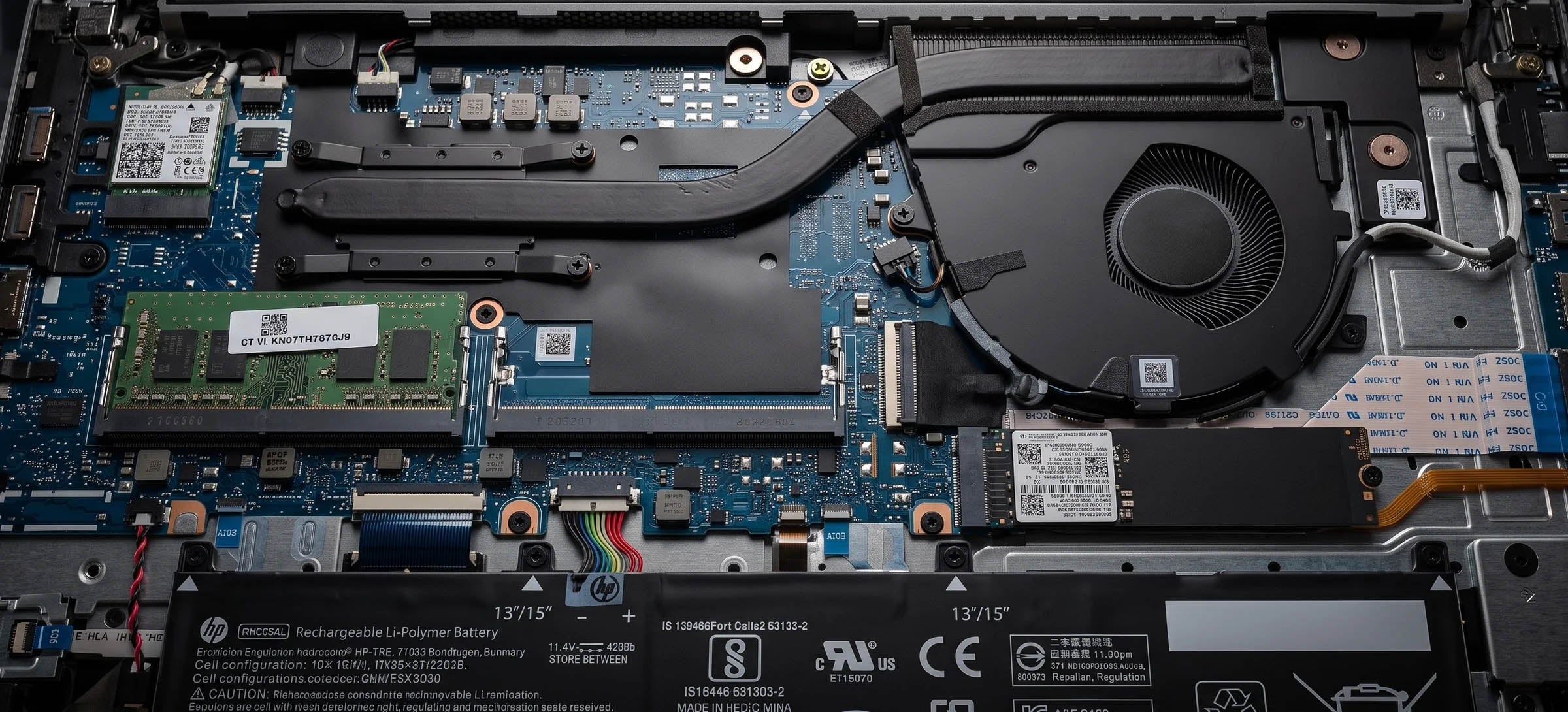 HP ProBook 450 G8 - 内部のパーツ構造・優れた冷却ファンと大容量バッテリー搭載