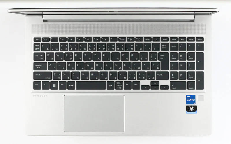 HP ProBook 450 G9は、日本語キーボードと日本語タッチパッドを搭載しています。