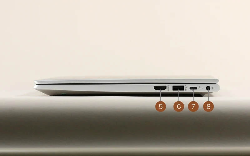 HP ProBook 630 G9 - 本体右側面の接続ポート・インターフェース
