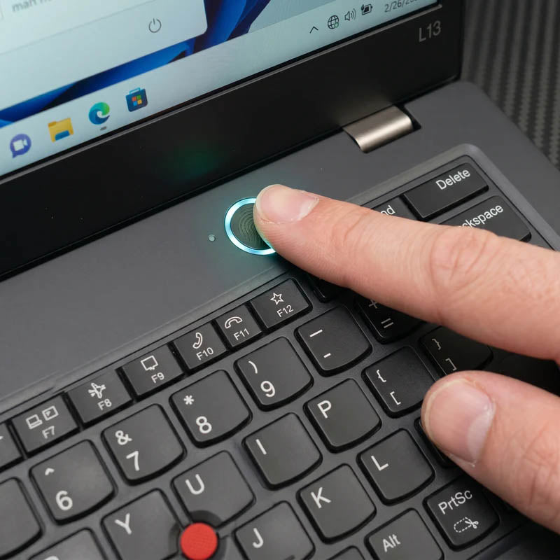 Lenovo Thinkpad L13 Gen 3 の電源ボタン一体型指紋センサーによるセキュリティ機能
