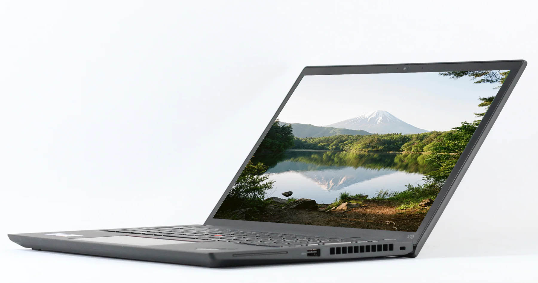 Lenovo ThinkPad X13 Gen 2 のスタイリッシュなデザインとアンチグレア液晶ディスプレイ