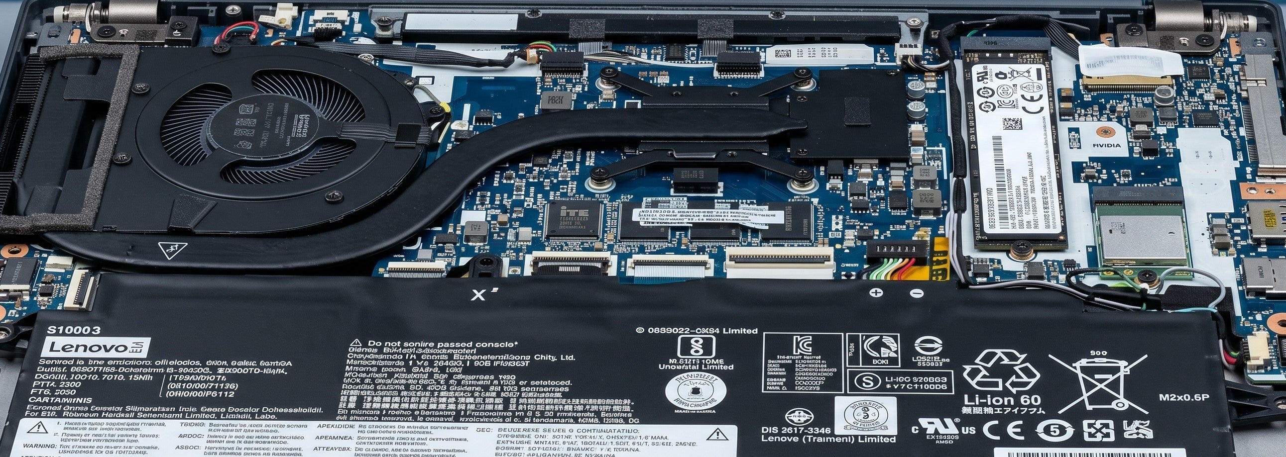 Lenovo ThinkPad X13 Gen 2 - 内部のパーツ構造・優れた冷却ファンと大容量バッテリー搭載