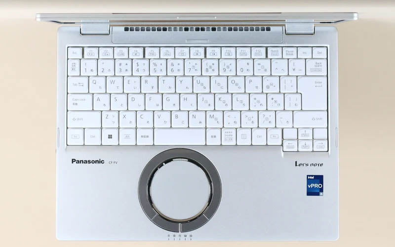Panasonic Let’s Note FV1は、日本語キーボードと日本語タッチパッドを搭載しています。