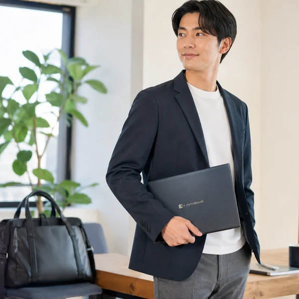 Toshiba Dynabook S73/HS - 究極の薄型ボディでバッグやリュックにすっきり収納できる軽量デザイン